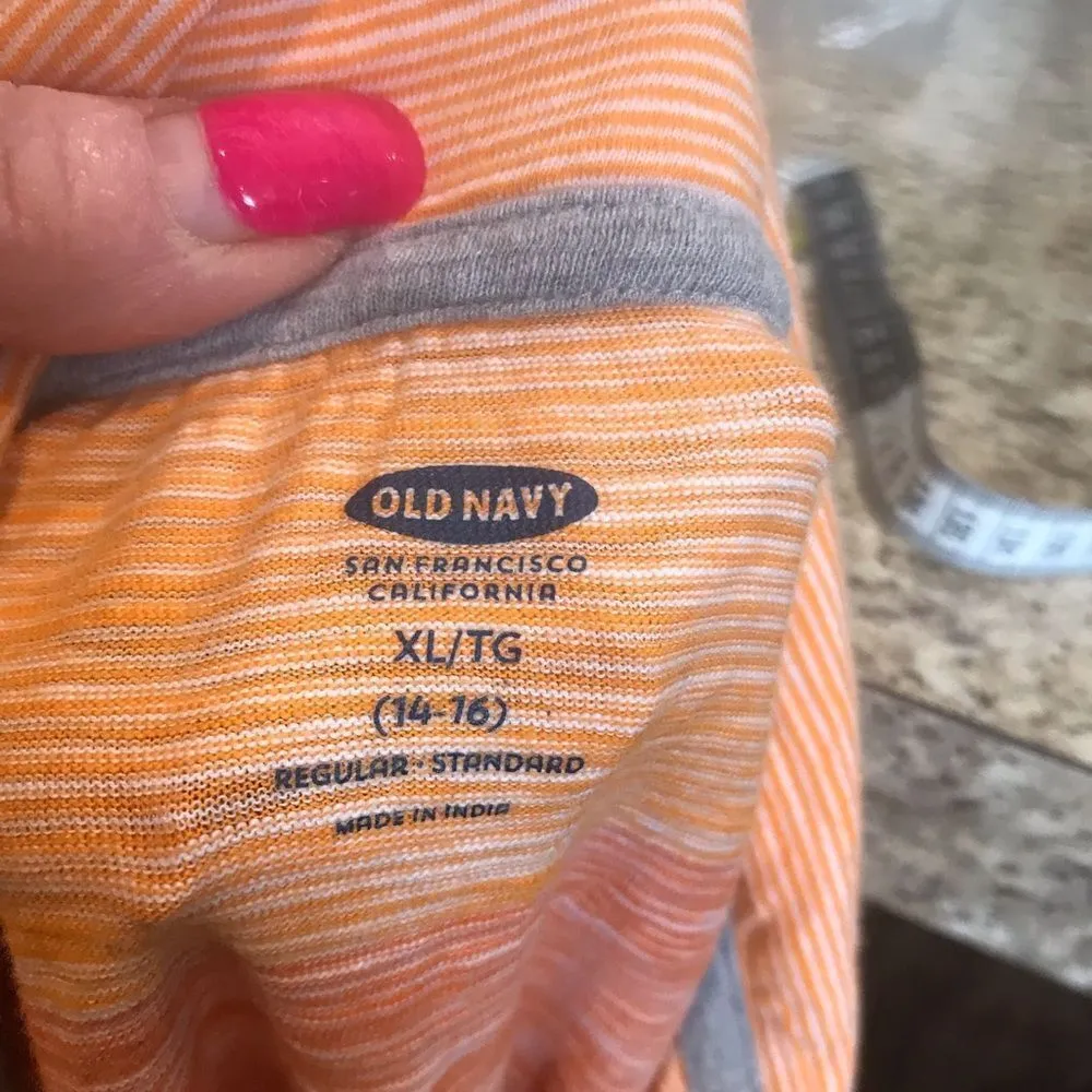 Old Navy XL Short Sleeve Athletic Top - Image 5