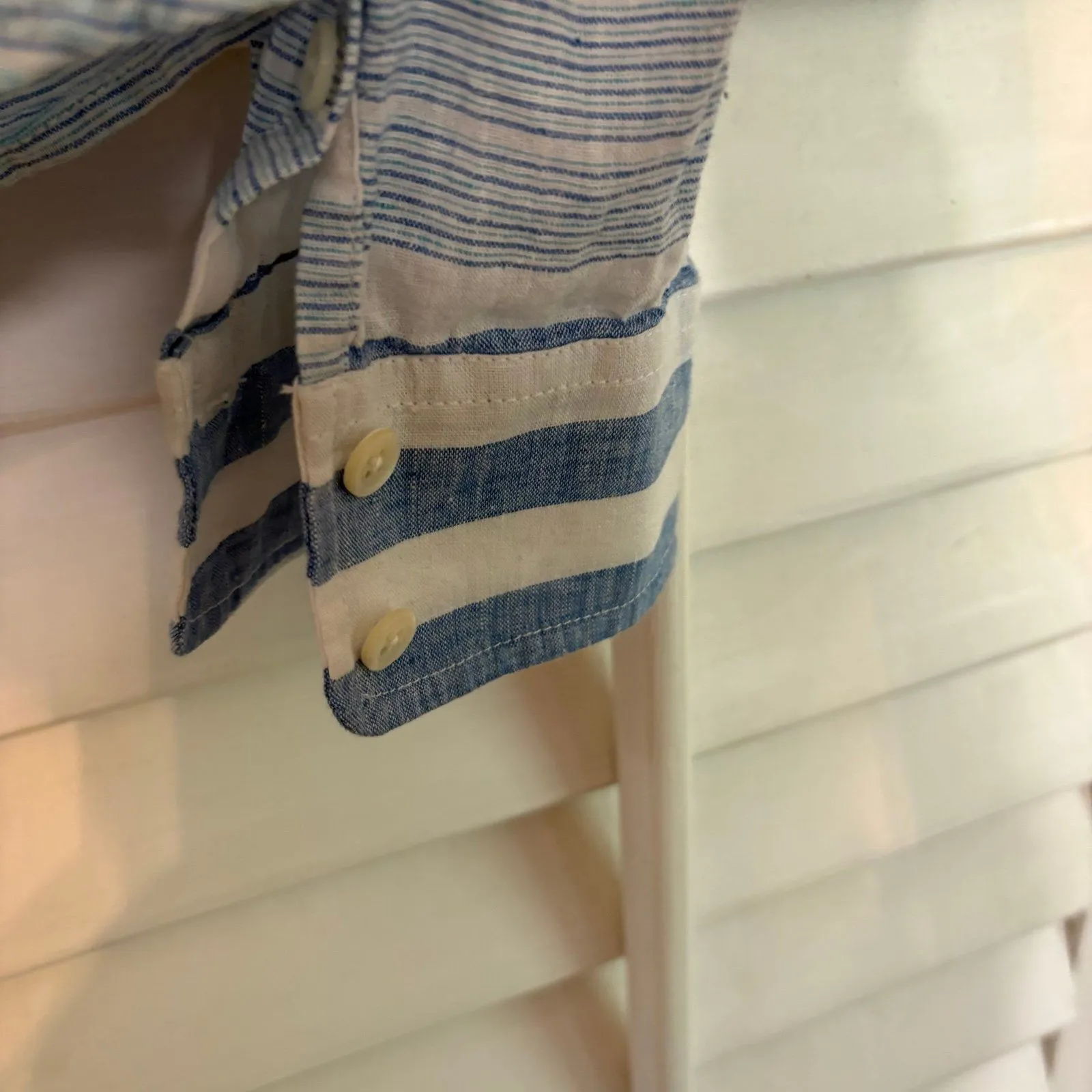 Vineyard Vines Blue And White Stripe Tie Front‎ Top Size 4 - Image 5