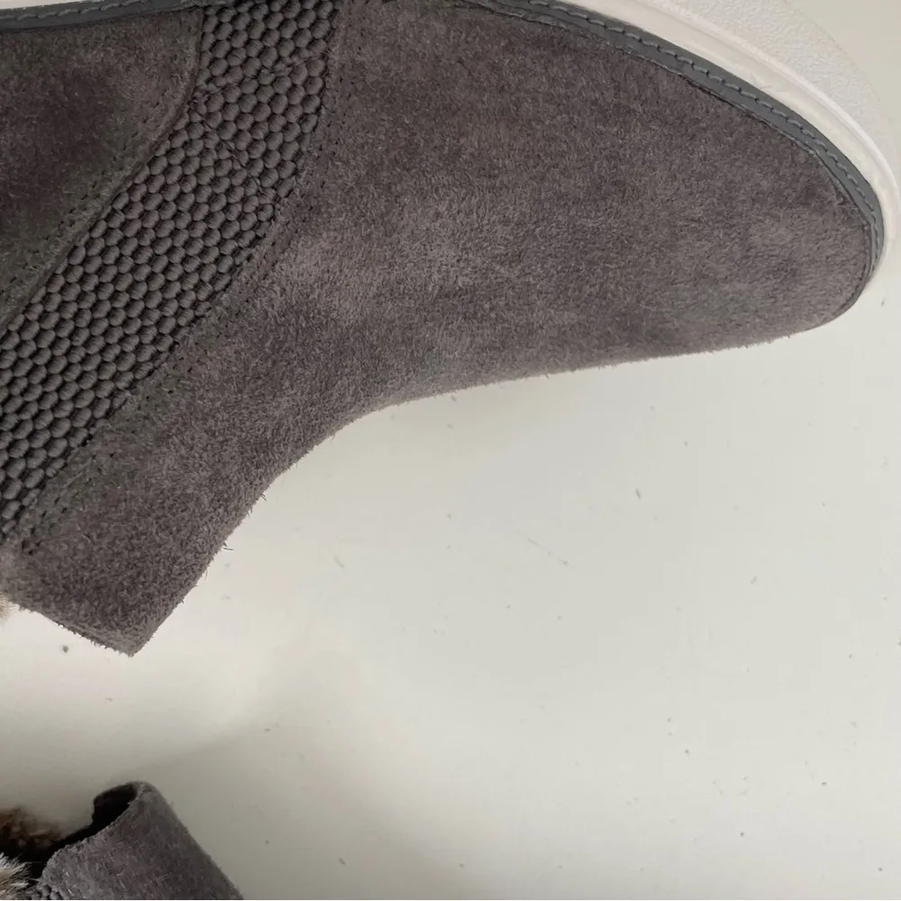 TOMS Sneaker Bryce High Top Slip-On Bootie Suede Leather Fur Trim Comfort Grey - Image 9