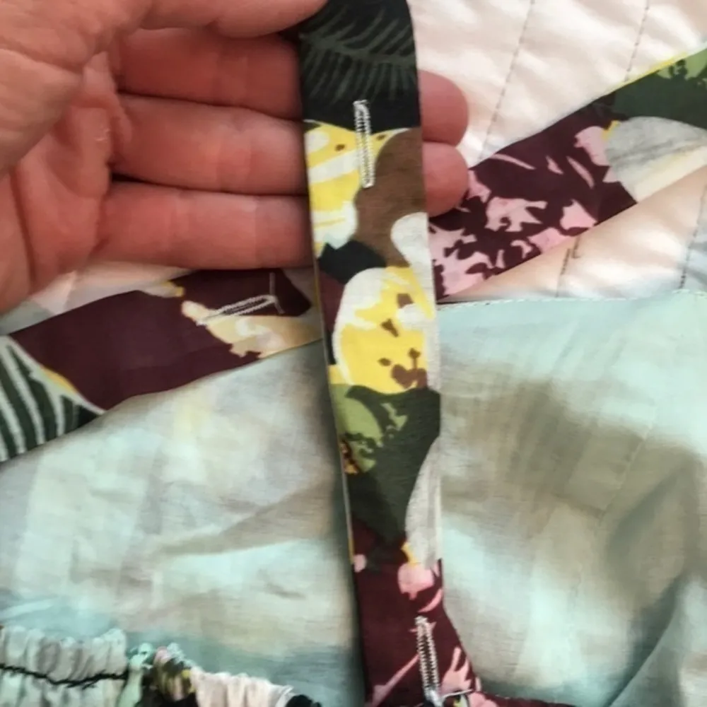 Cabi fitted floral cross back tank💚 - Image 3