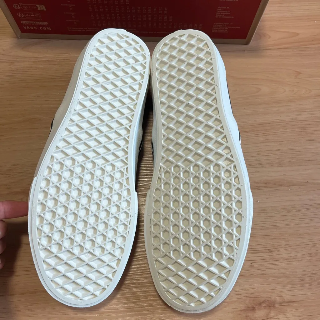 Vans Classic Slip-On Leopard Shoe Mens 10.0 US Women 8.5 US - Image 11