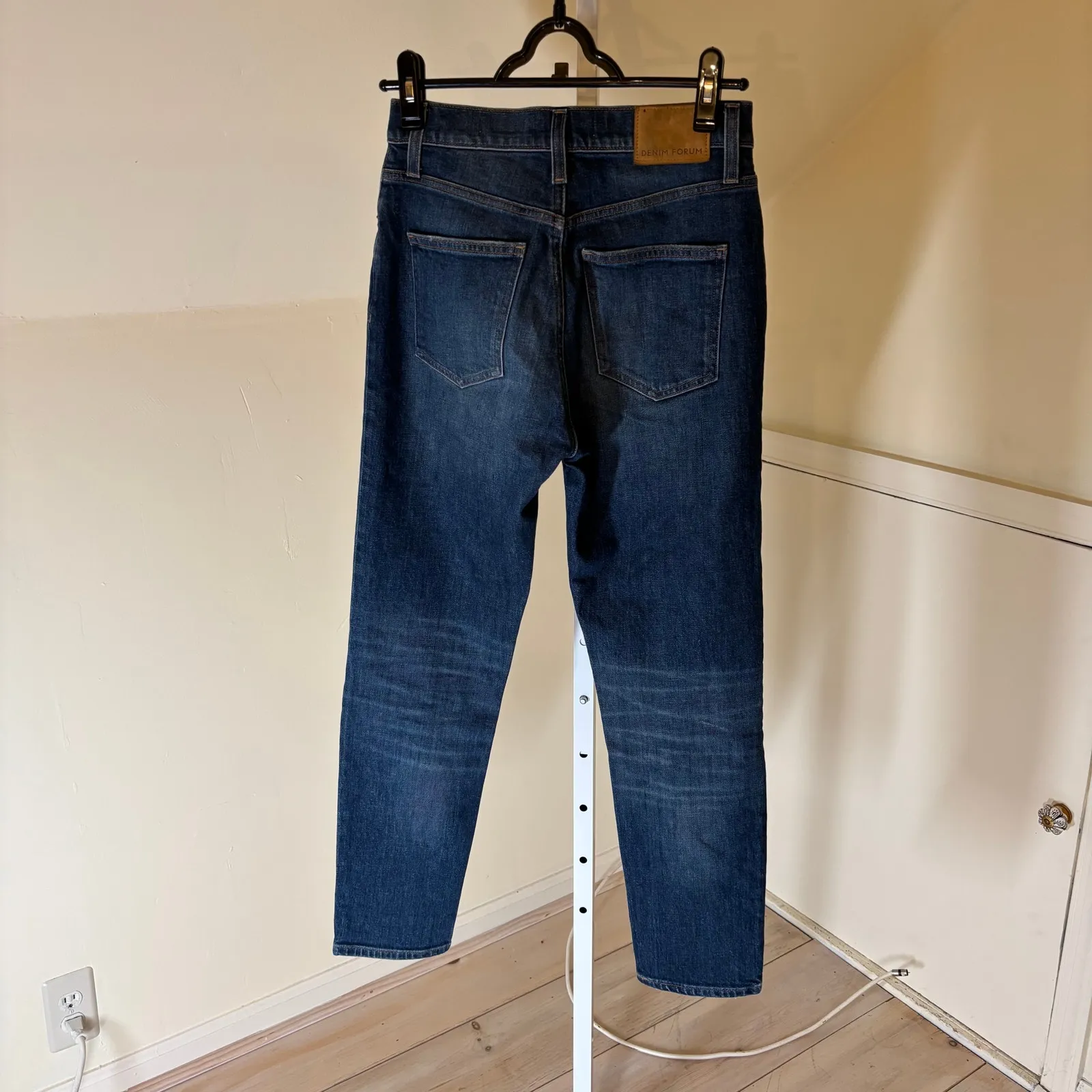 Aritzia Denim Forum EUC Women's The Yoko High Rise Slim Jean Size 25 Blue - Image 8