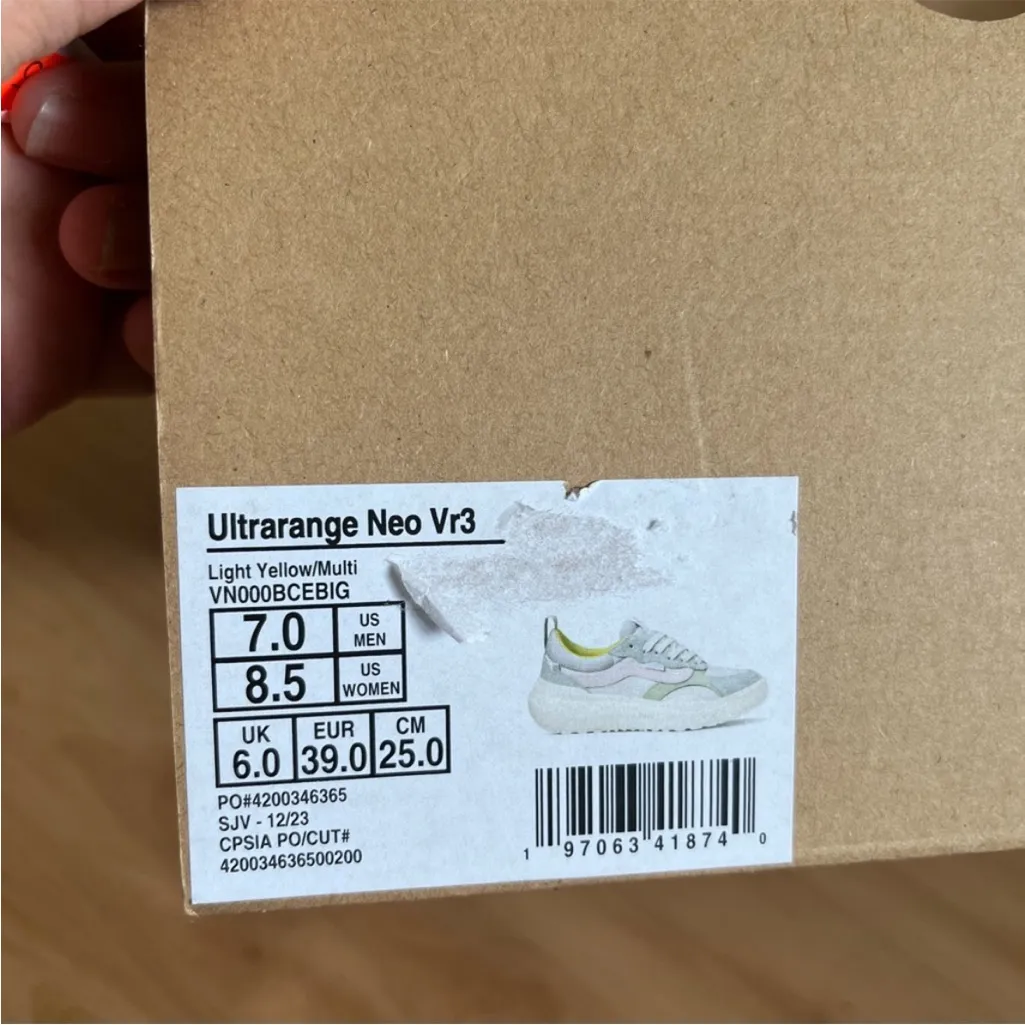 Vans UltraRange Neo VR3 Shoes
Women Size 8,5 US - Image 10