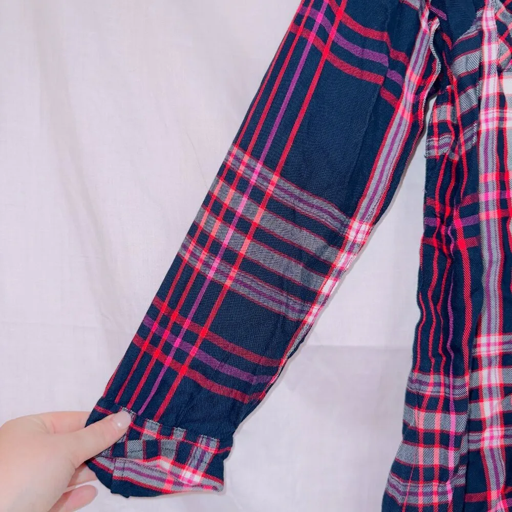 Liz Lange Maternity NWT long sleeve plaid pullover blouse top size medium - Image 2