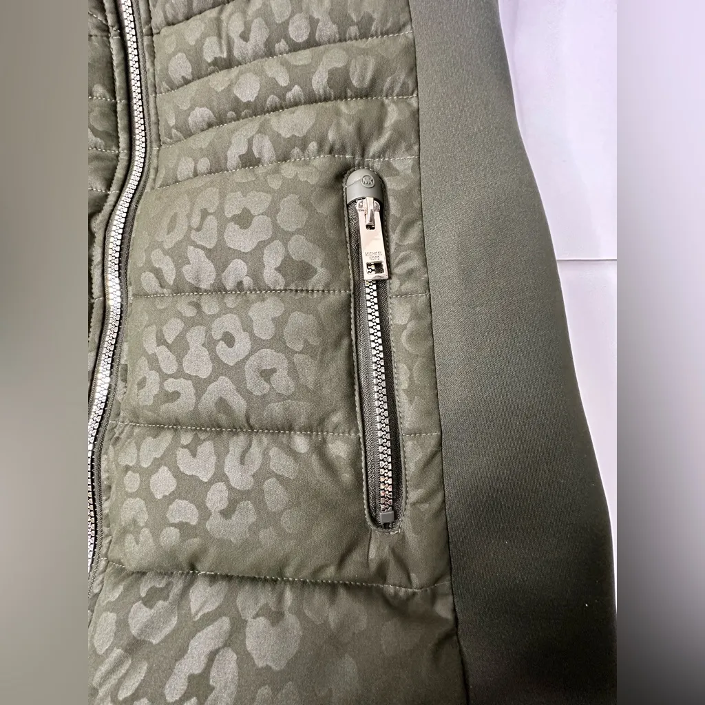Michael Kors Women's Quilted Trim Puffer Vest Size XS Green‎ Cheetah No Hood Zip - Image 8