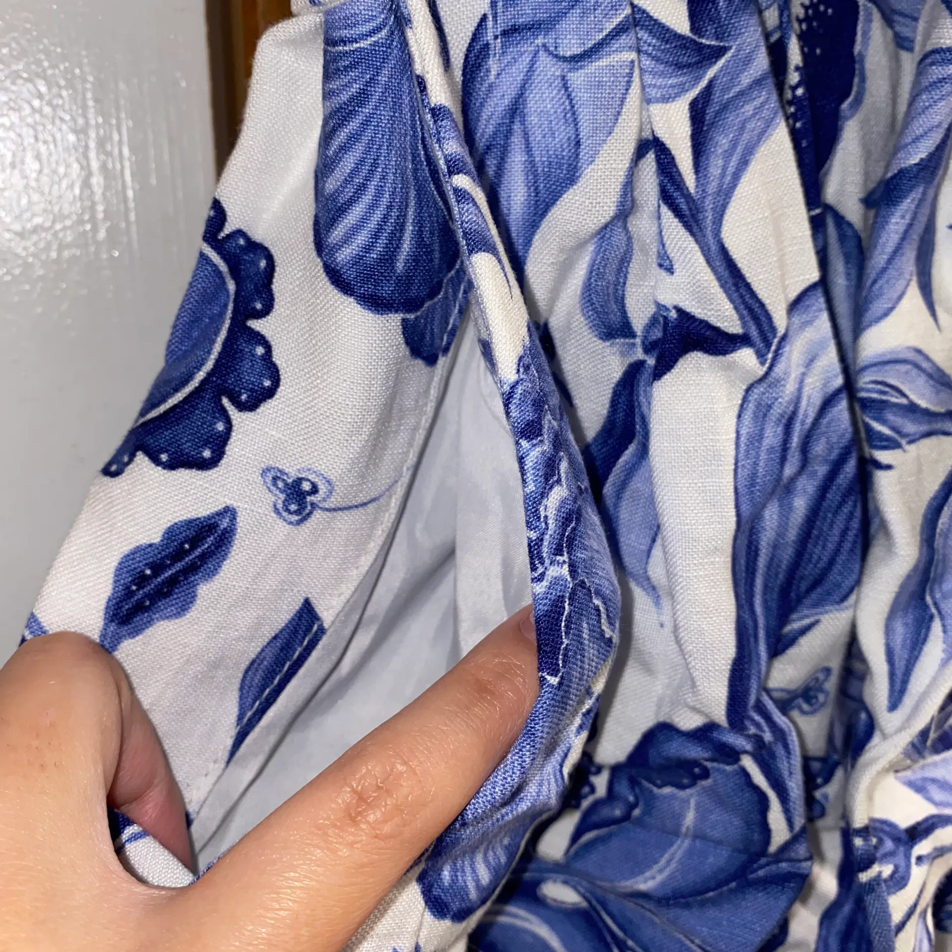 NWT  Blue/White Floral Paper Zip Fly Bag High Waisted Pleated Shorts 4 - Image 10