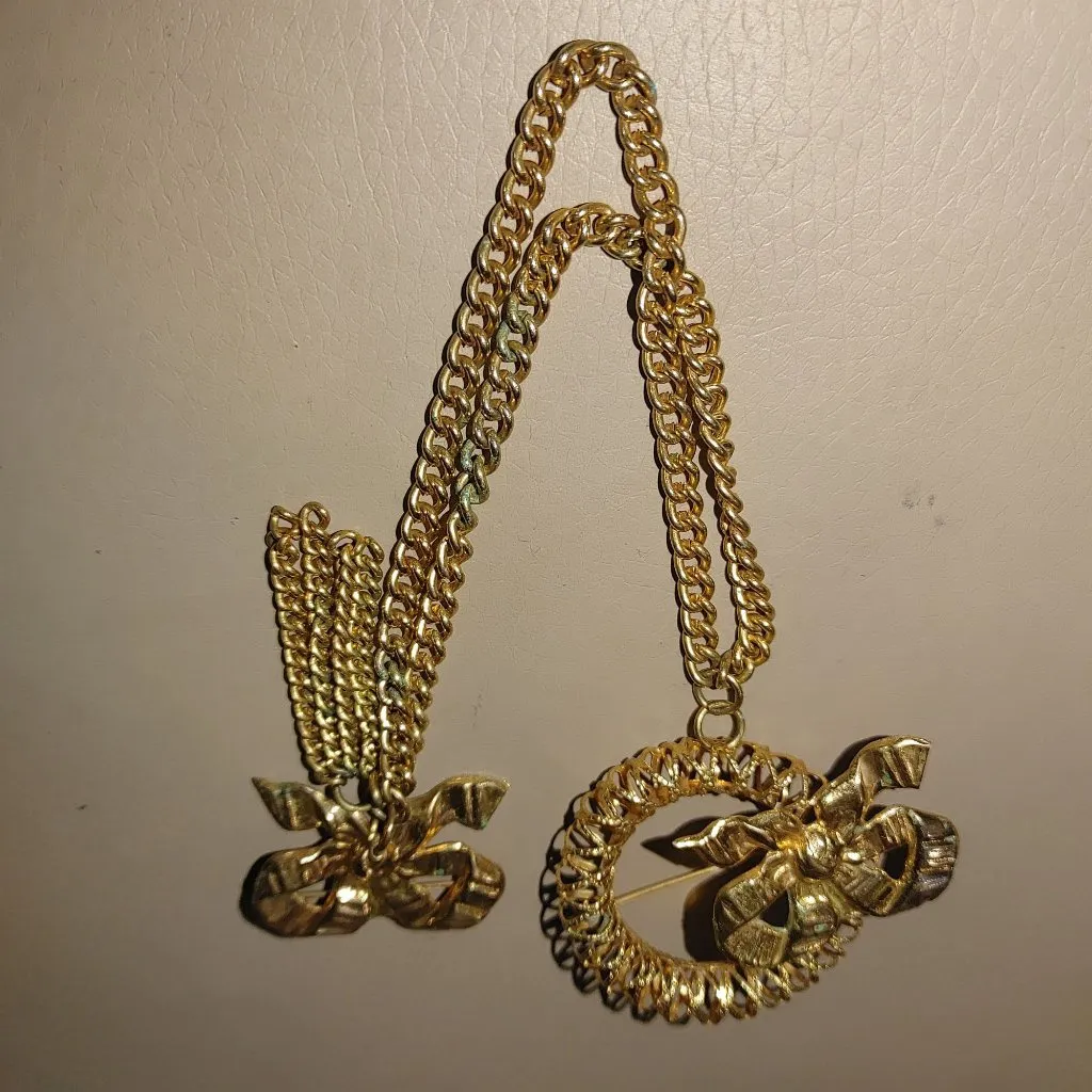 Swag Brooch Yellow Gold Tone Bow Chain Pin Set Ornate Tassel Dangle Detailing - Image 10