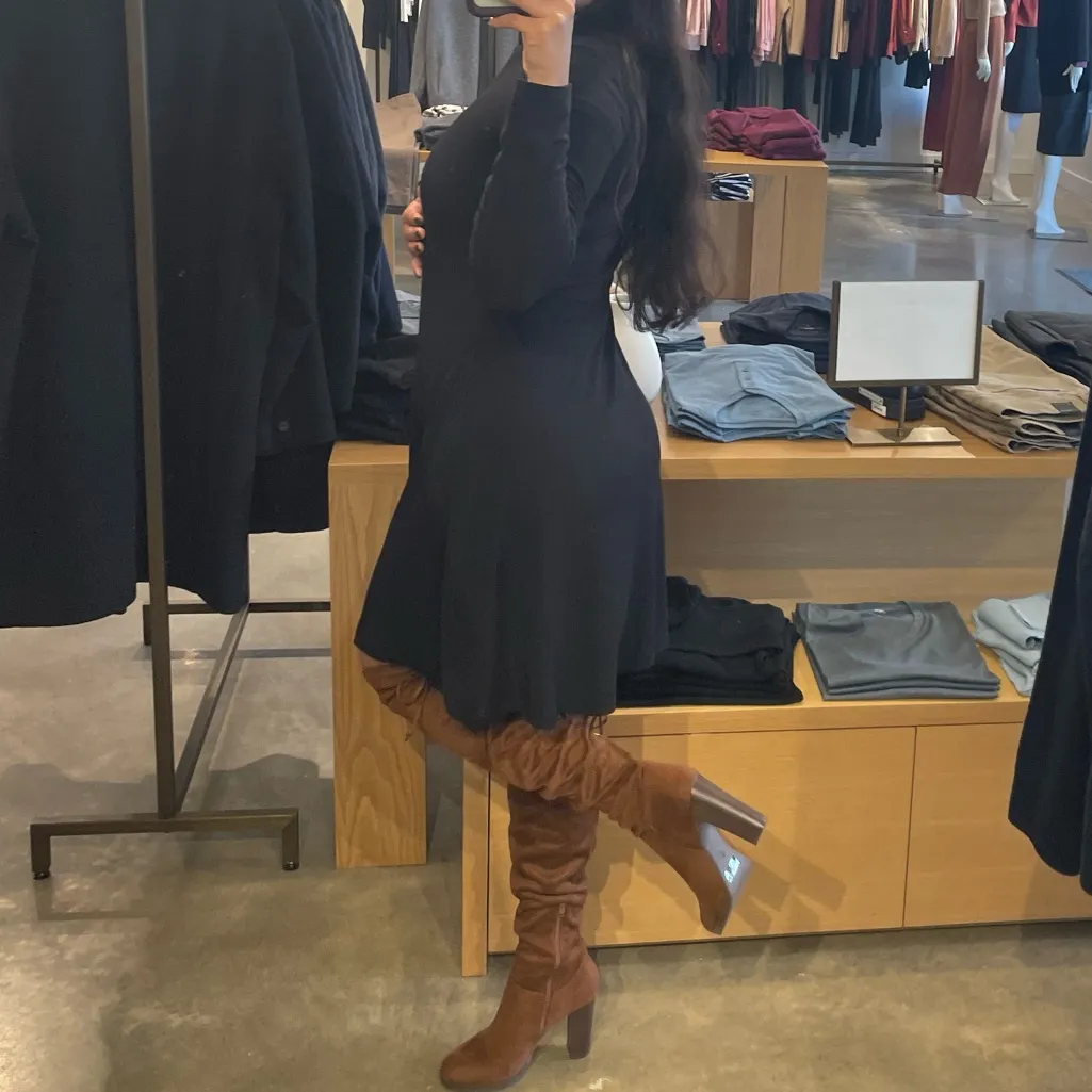 Vince Elegant Black Dress - Image 2