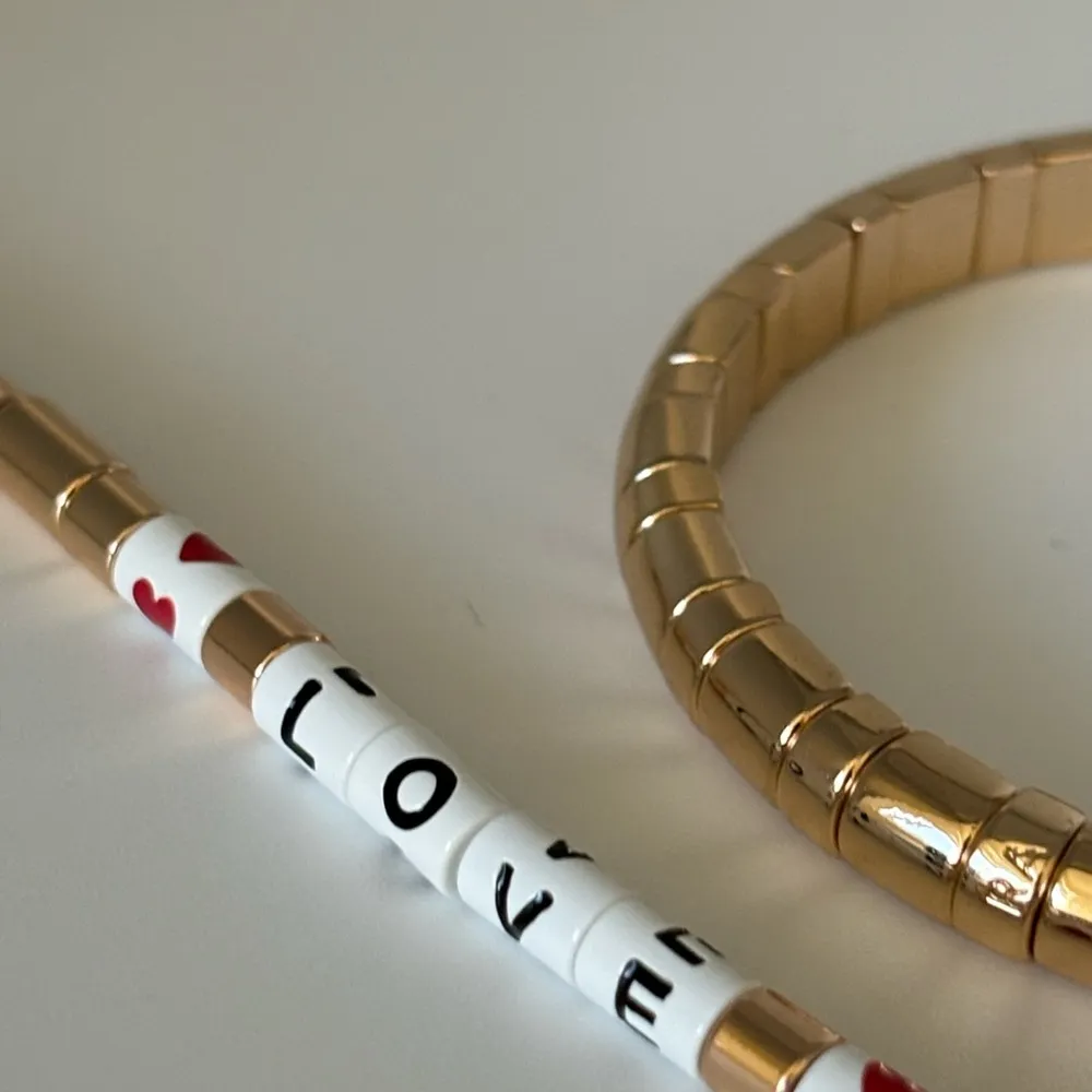 Neither Roxanne Assoulin love set of two bracelets - Image 12