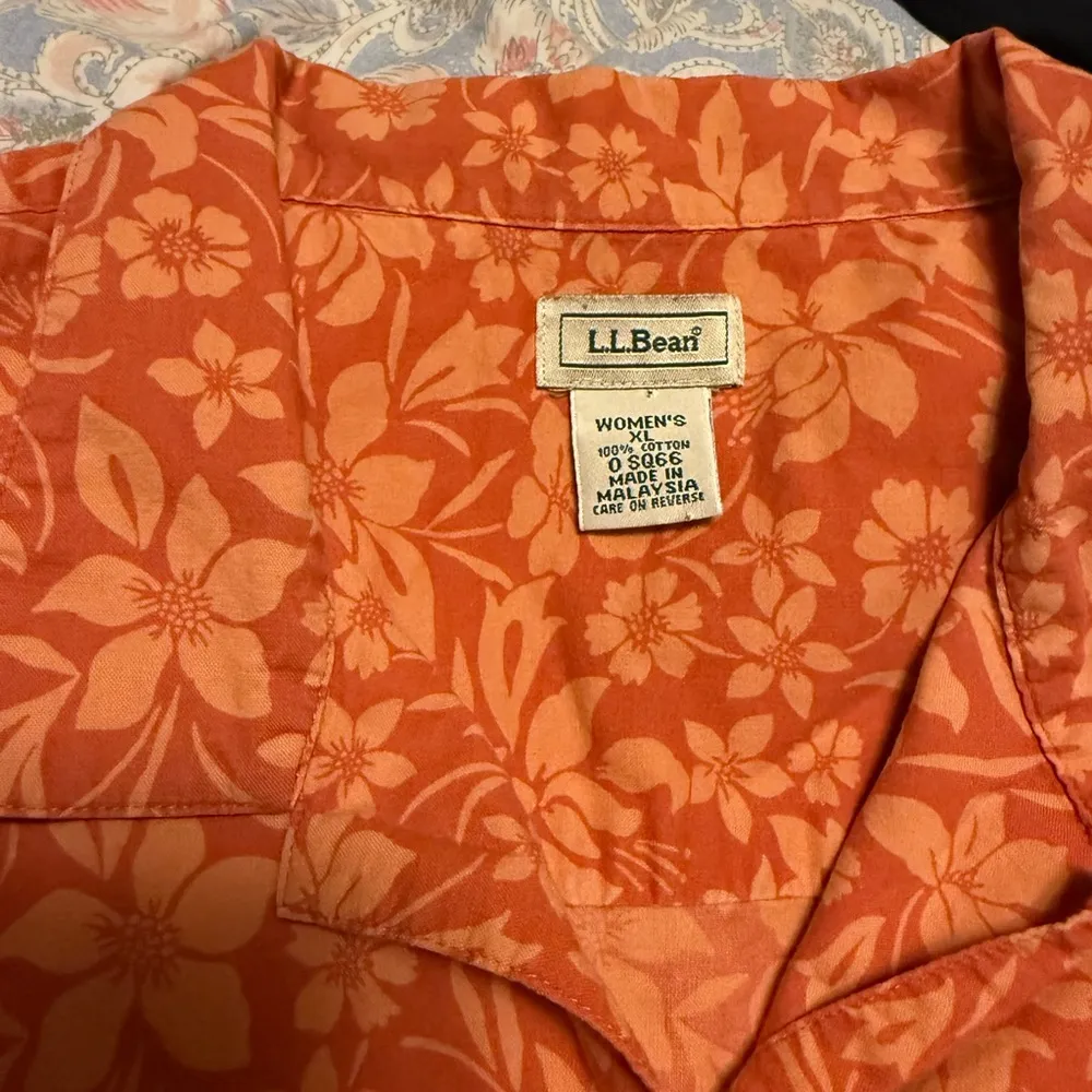 L.L.Bean Excellent Condition Women’s  Hawaiian Button up Size XL - Image 3