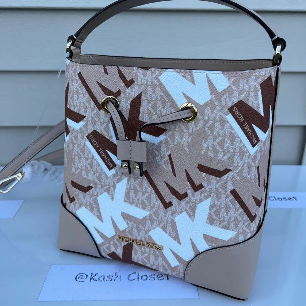 Michael Kors Buff Multi Mercer Medium Drawstring Bucket Crossbody Bag - Image 3