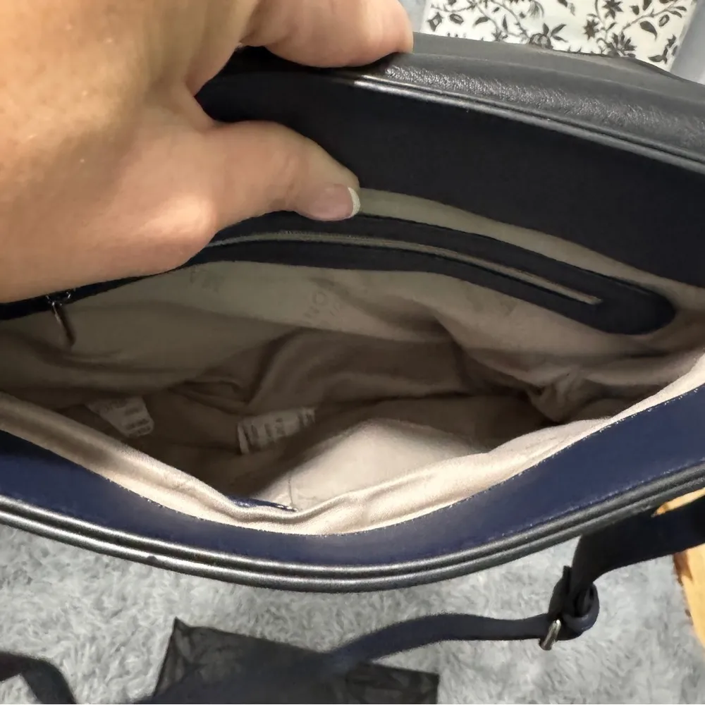 Magnolia & Vine Stylish Blue Crossbody Bag‎ with Adjustable Strap - Image 6