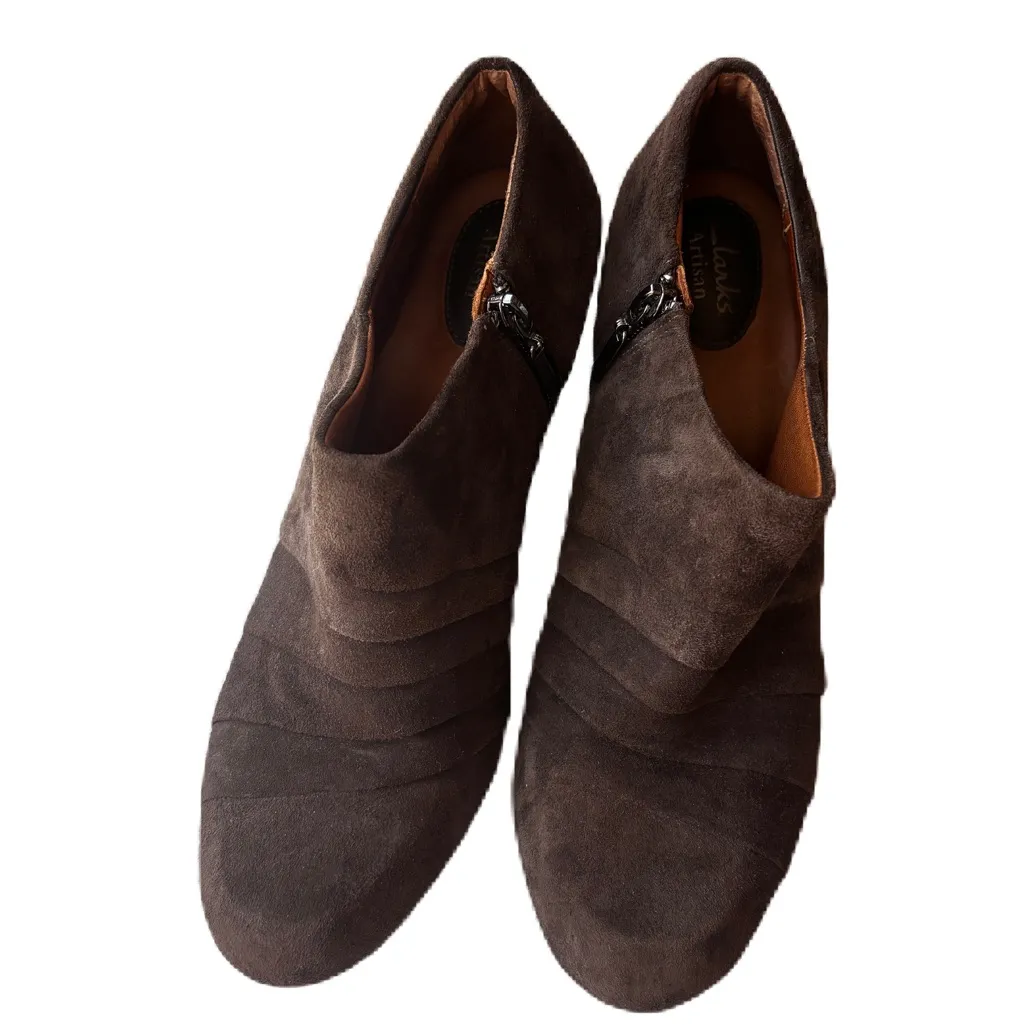 Clarks Artisan Size 11M Booties Gown II Brown Pleated Suede Leather Shootie Heel - Image 3