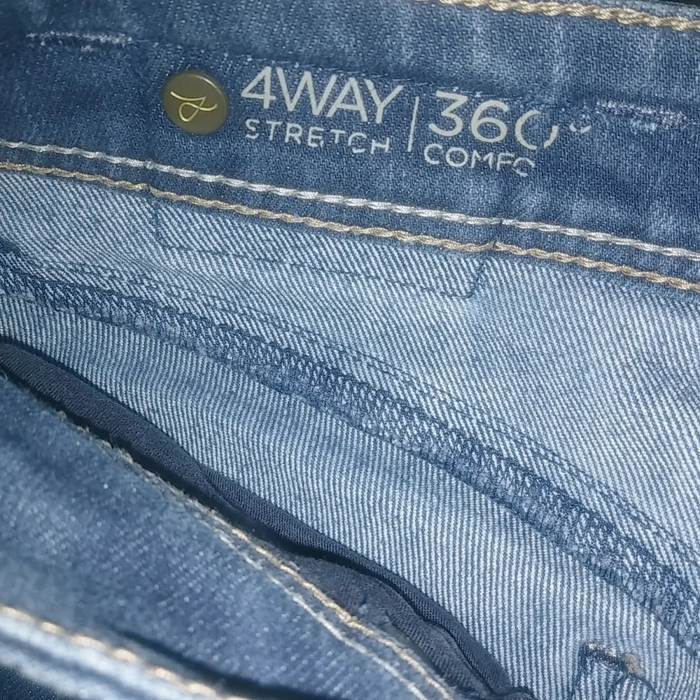 DL1961 26x31 Cindy Slim Boot 4-Way 360 Stretch Dark Wash Jeans - Image 7