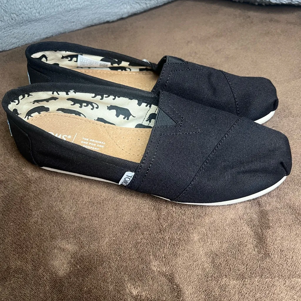 TOMS women’s Classic Black fabric Loafers flats slip-on comfort shoes - Image 2