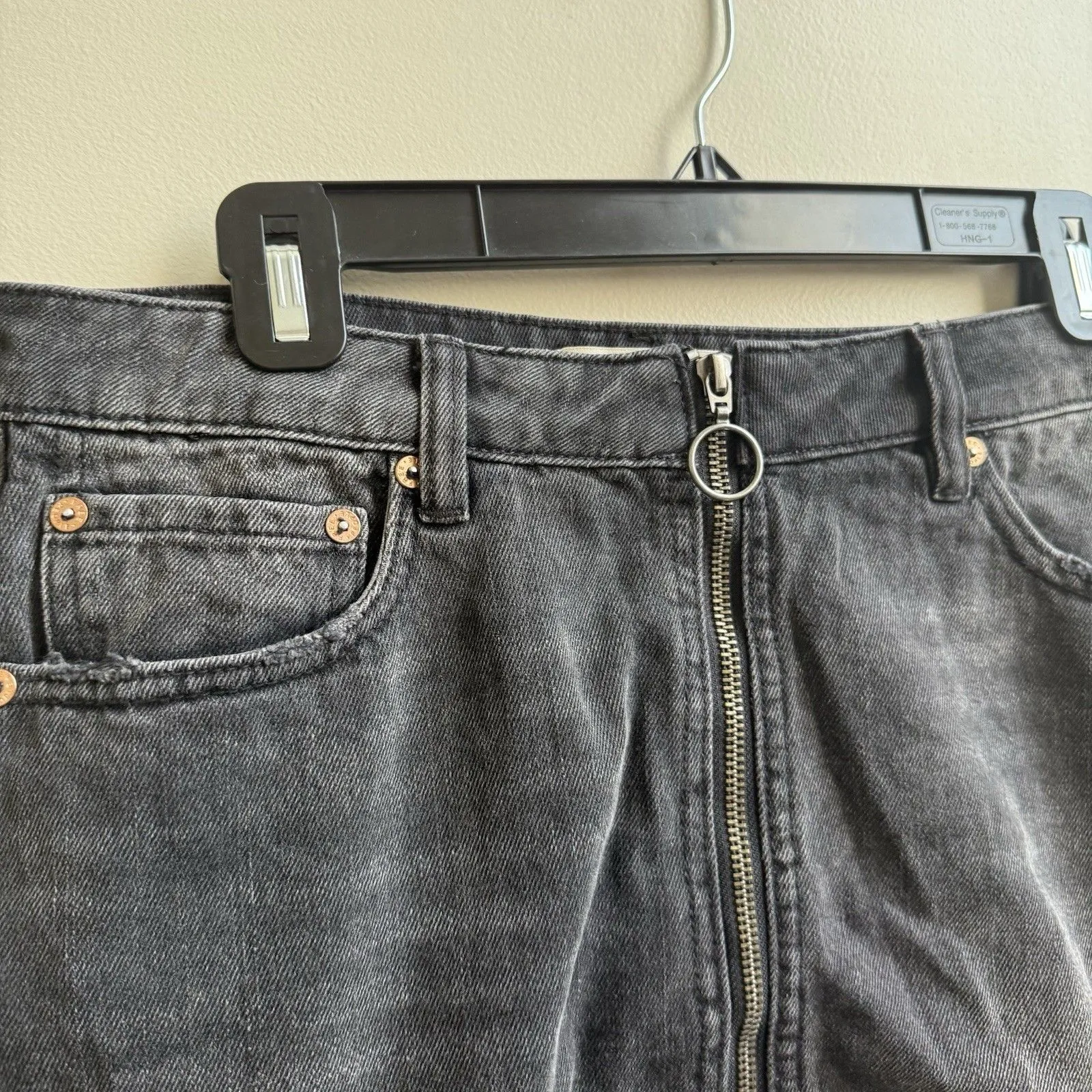 We The Free People Zip It Up Denim Mini Skirt Womens Black Raw Hem Pockets Sz 28 - Image 3