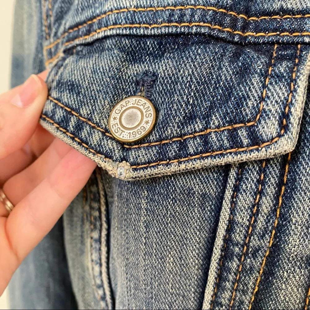 Gap Faux Shearling Distressed Jean Jacket - Image 4