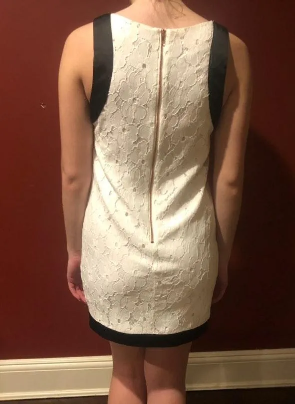 Mod Lace Dress  - Image 4