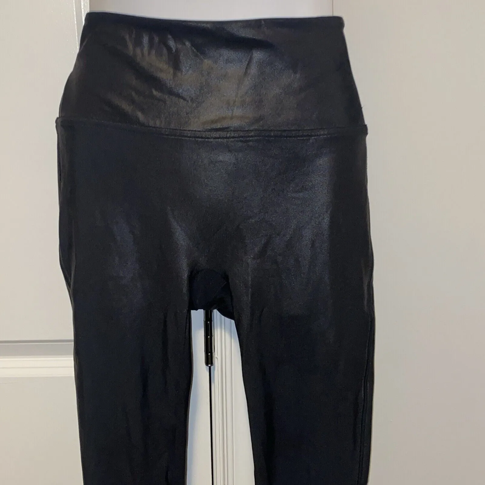 Spanx Black Shiny Faux Leather Leggings Size Medium EUC - Image 7