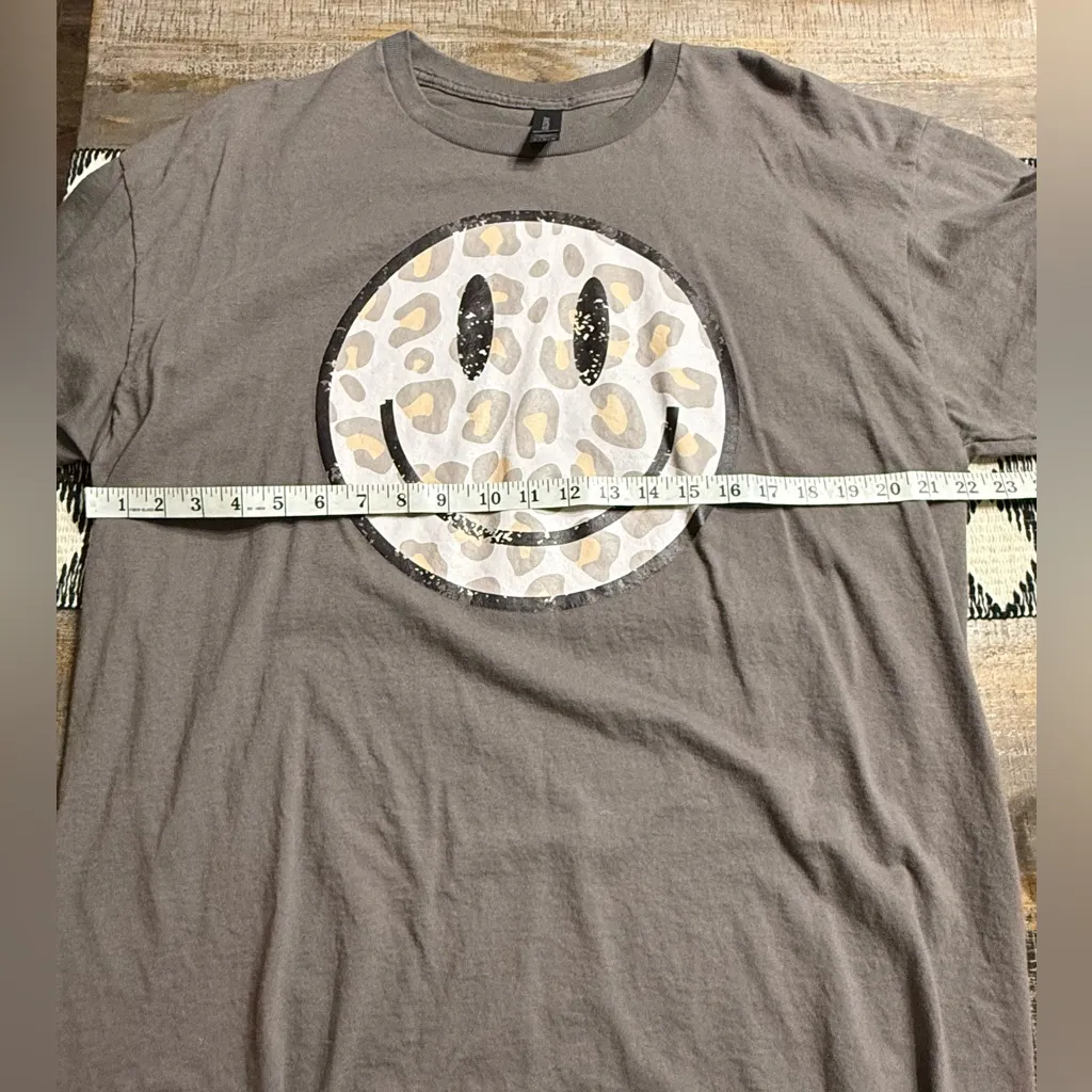 Gildan Gray Leopard Smiley Face Tee - Image 6