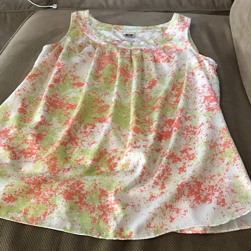 Pink and green splatter tank Anne Klein size large - Image 4