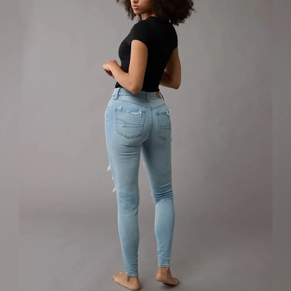 American Eagle Sz 8 LONG Curvy Hi Rise Jeggings Light Wash Distressed - Image 2