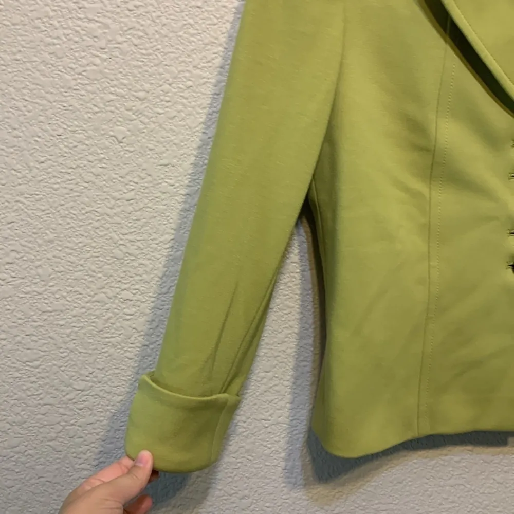 Tahari Arthur S. Levine green blazer sz 2 career office corporate street wear - Image 5
