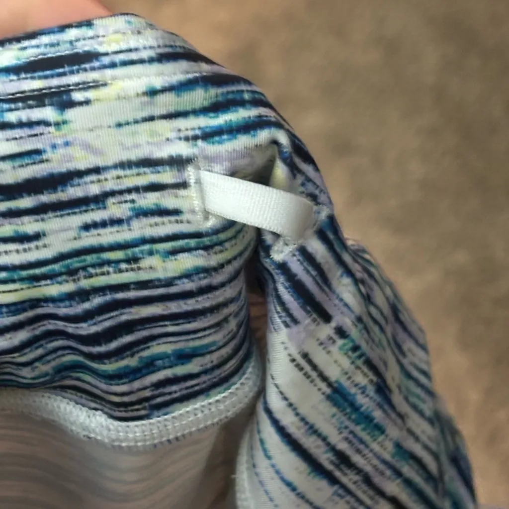 Lululemon Athletica Blue Patterned Leggings size 6 - Image 7