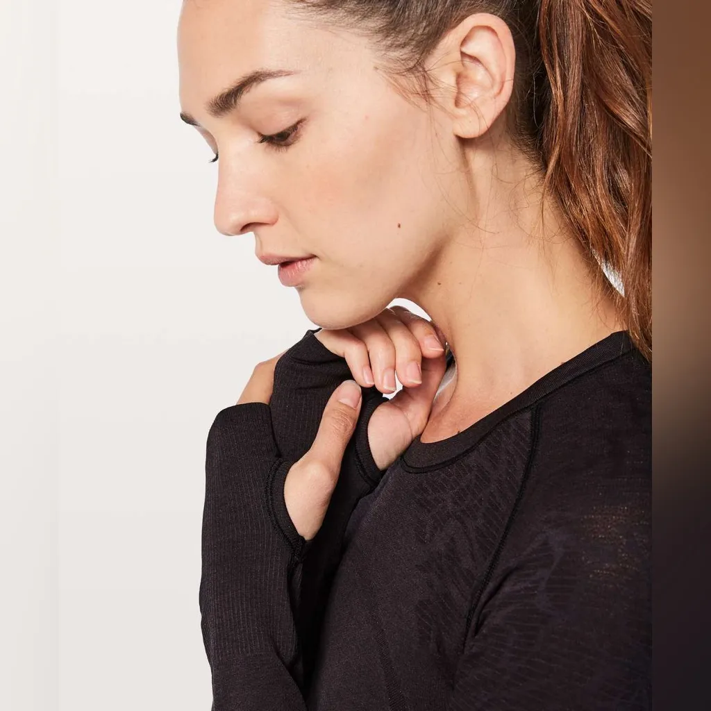 Lululemon  Swiftly Tech Long Sleeve Crew in Black Cherry / Black Size 4 - Image 14