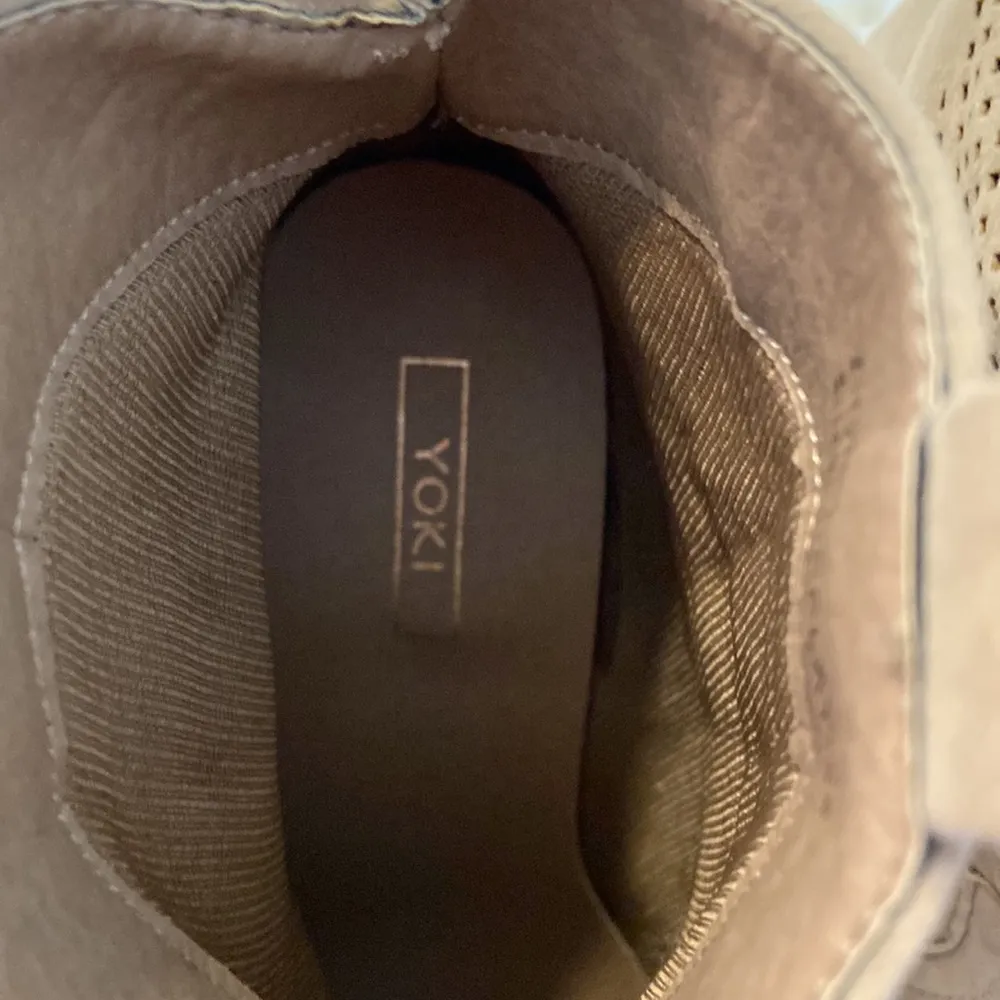 Yoki  Booties size 8.5 tan/ grayish color in excellent never been worn - Image 6