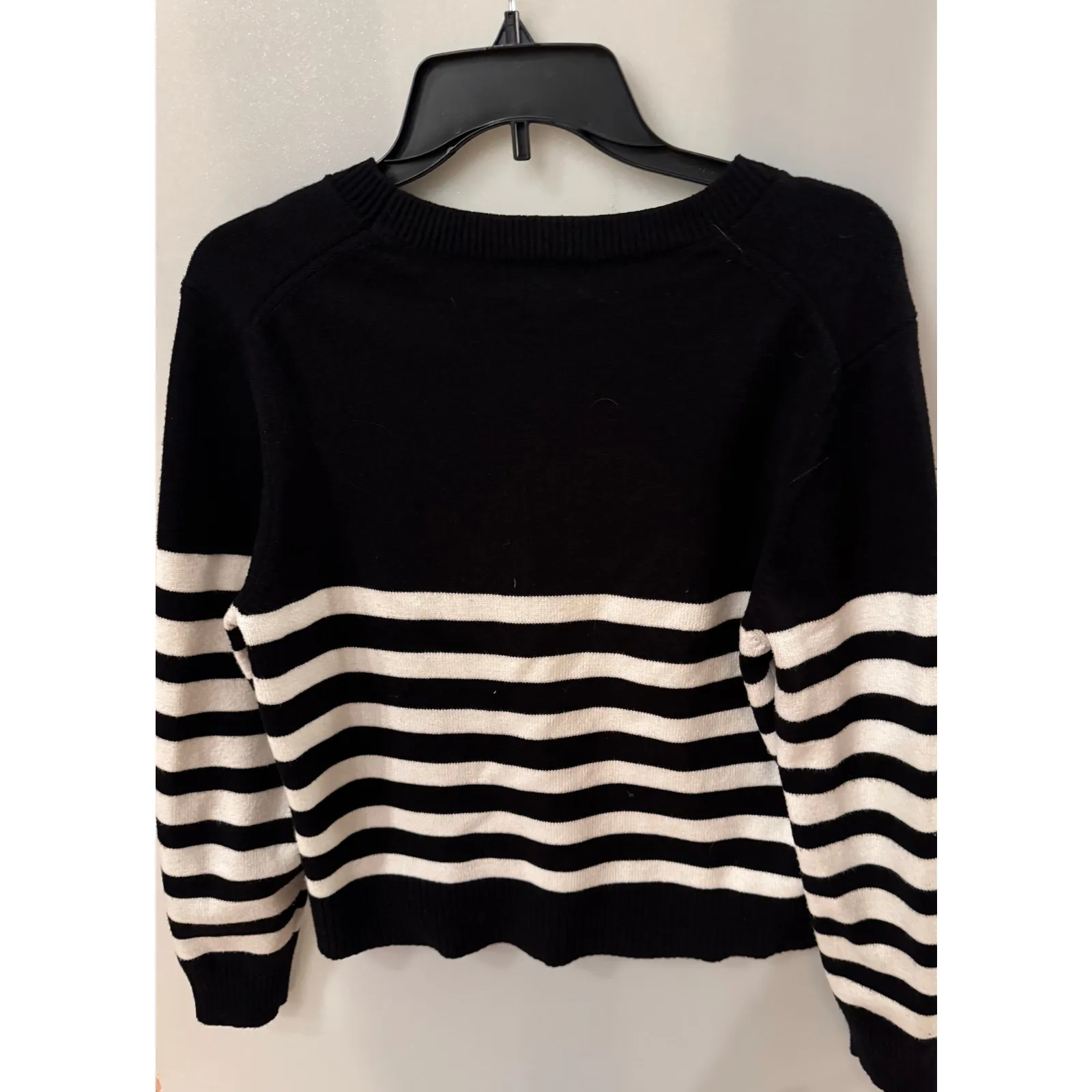 Evereve Black and White Striped Sweater - Size Medium - Image 3