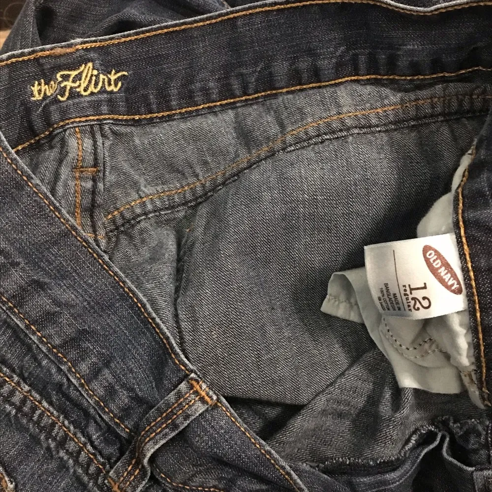 Old Navy “The Flirt” convertible cropped jeans - Image 6