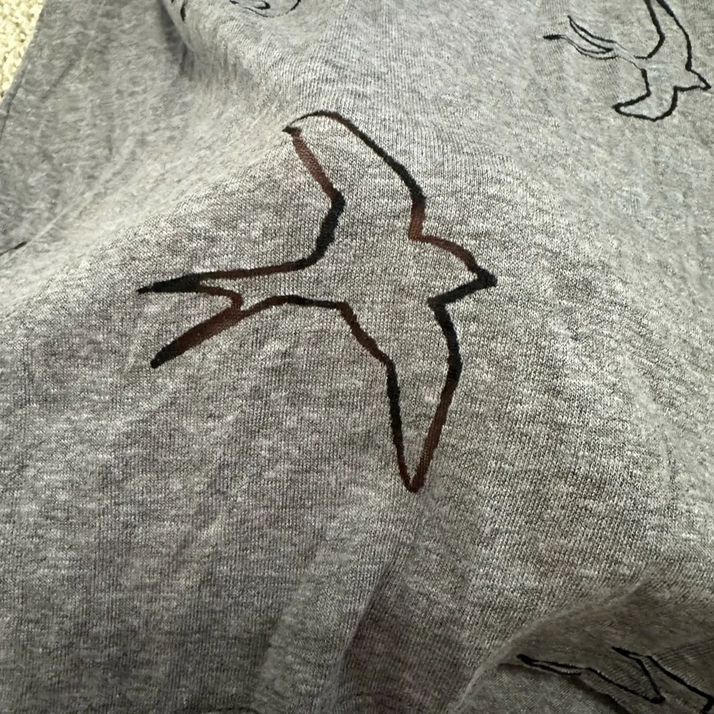 Terez Gray Bird Print Sleeveless Top - Image 3