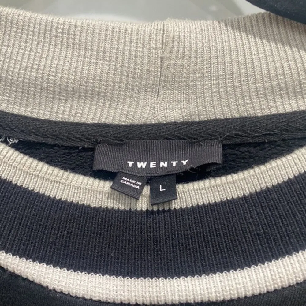 Twenty Women's Black Crop Cut Off Long Sleeve Crew Neck Sweater Sz L Size L - Image 2