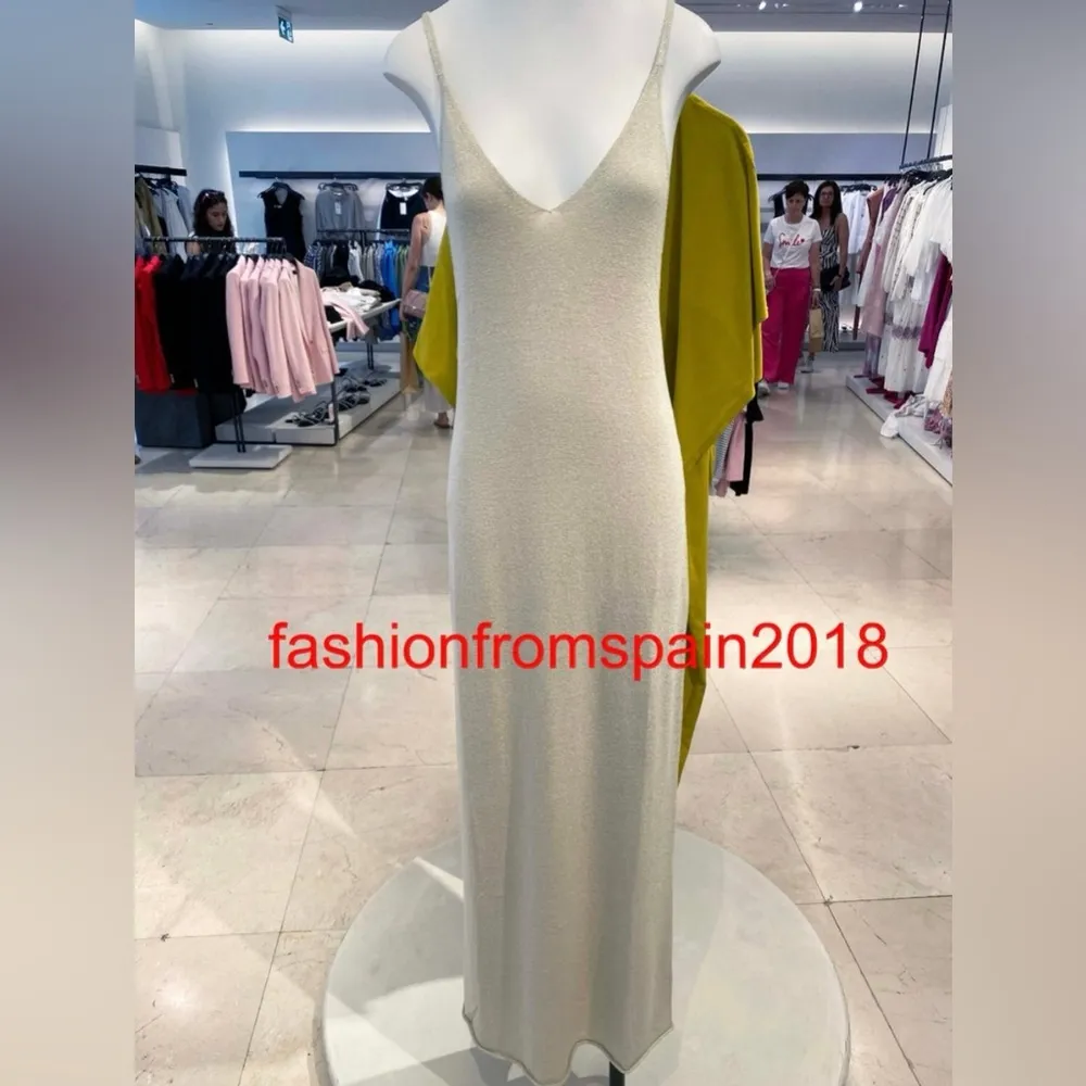 Zara Cream Sleeveless V-Neck Gown - Image 2