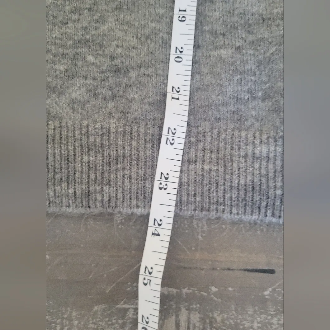 Lascana Venus leopard print cold shoulder sweater sz. M - Image 12