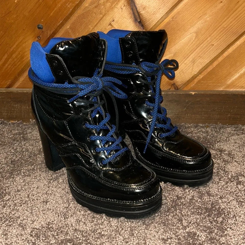 Steve Madden Y2K Jetta black & blue chunky heeled lace up boots - Image 2