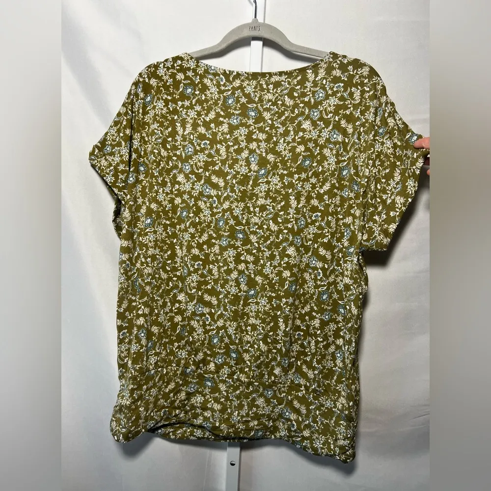Wonderly Green Floral Pattern Short Sleeve Women’s Blouse - Image 3