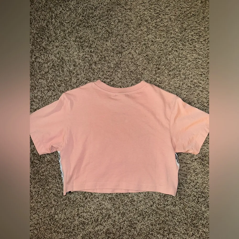 URBAN OUTFITTERS adidas pink cropped tshirt - Image 4