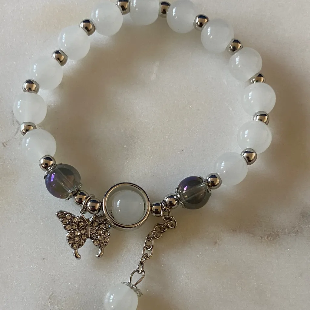 Chic White Beaded Bracelet with Butterfly Charm - Image 3