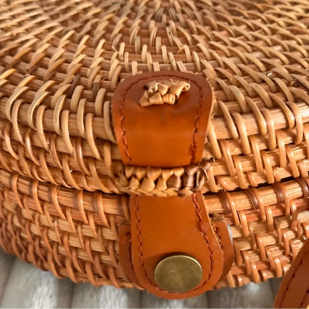 Woven Rattan Round Purse with Leather Strap and Tropical Lining Tan - Image 7
