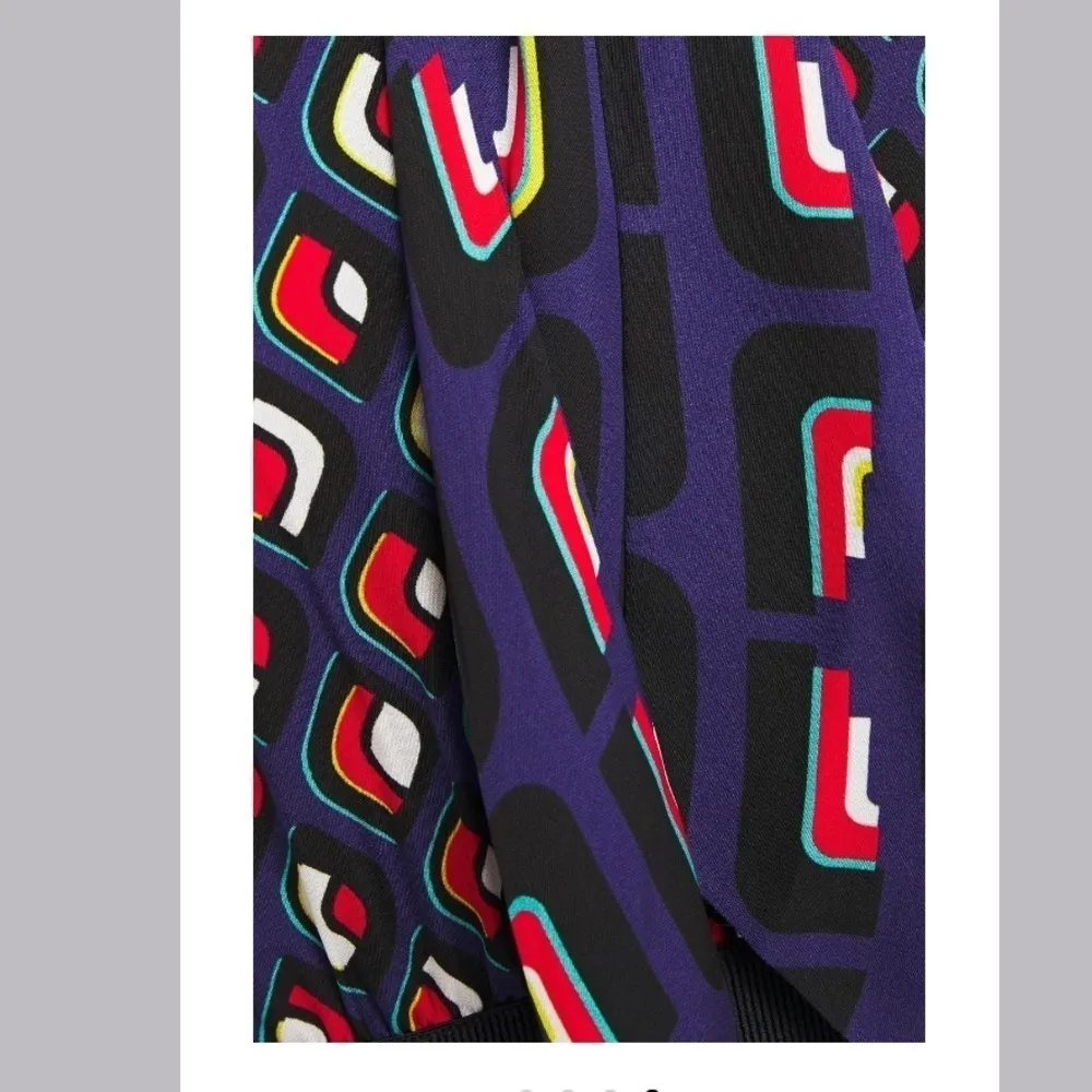 Alice+Olivia Karolina Blouson Sleeve Midi Dress in Mod Moon 2 - Image 4