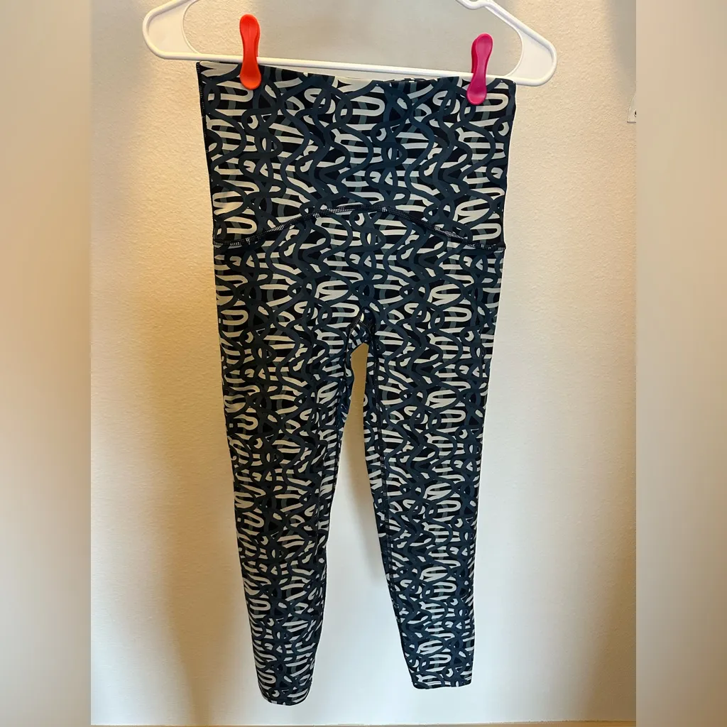 Spanx Booty Boost Illuminate-Her Hillary Howorth Active 7/8 Leggings Medium - Image 3