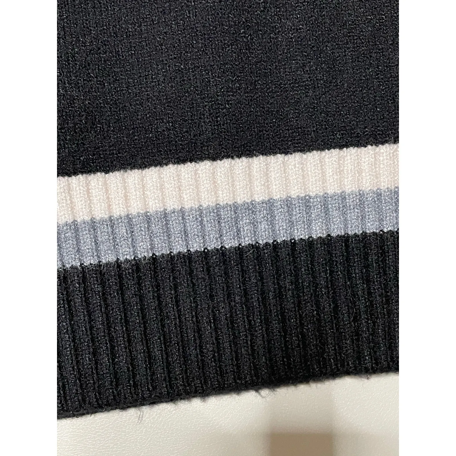 Urban Outfitters BDG Ronnie Cropped Black Knit Vest Medium - Image 7