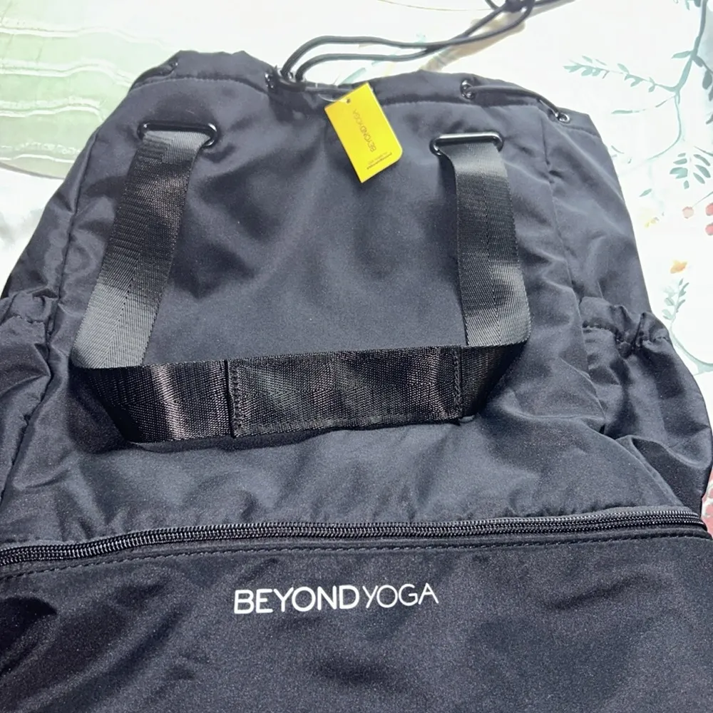 NWT Beyond Yoga Covertible Gym Bag - Image 9