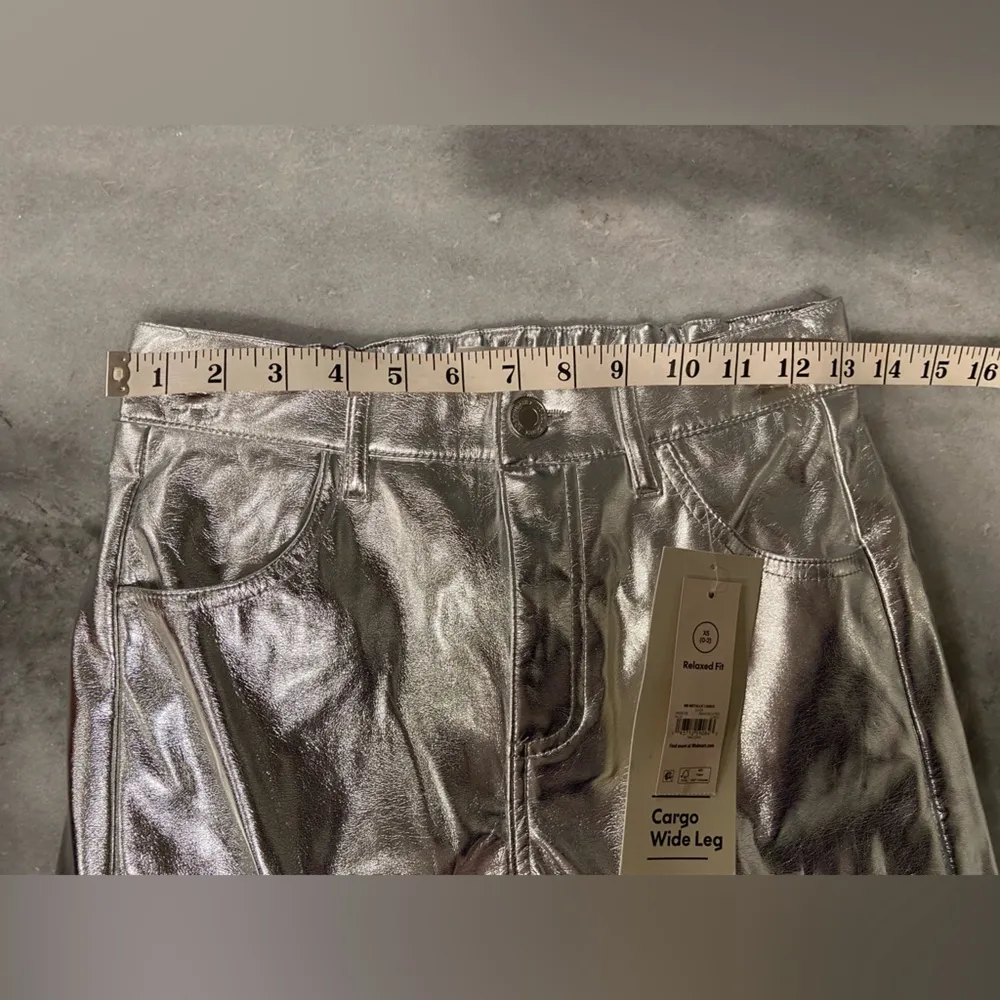 NWT No Boundaries Size XS Silver Metallic Relaxed Fit Wide Leg Cargo Pants - Image 9