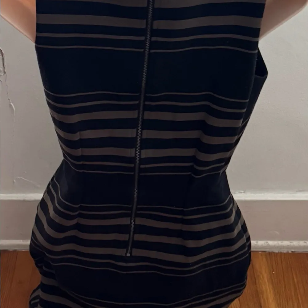 Banana Republic Striped Black and Tan Sleeveless sheath Dress, size 0 office - Image 15