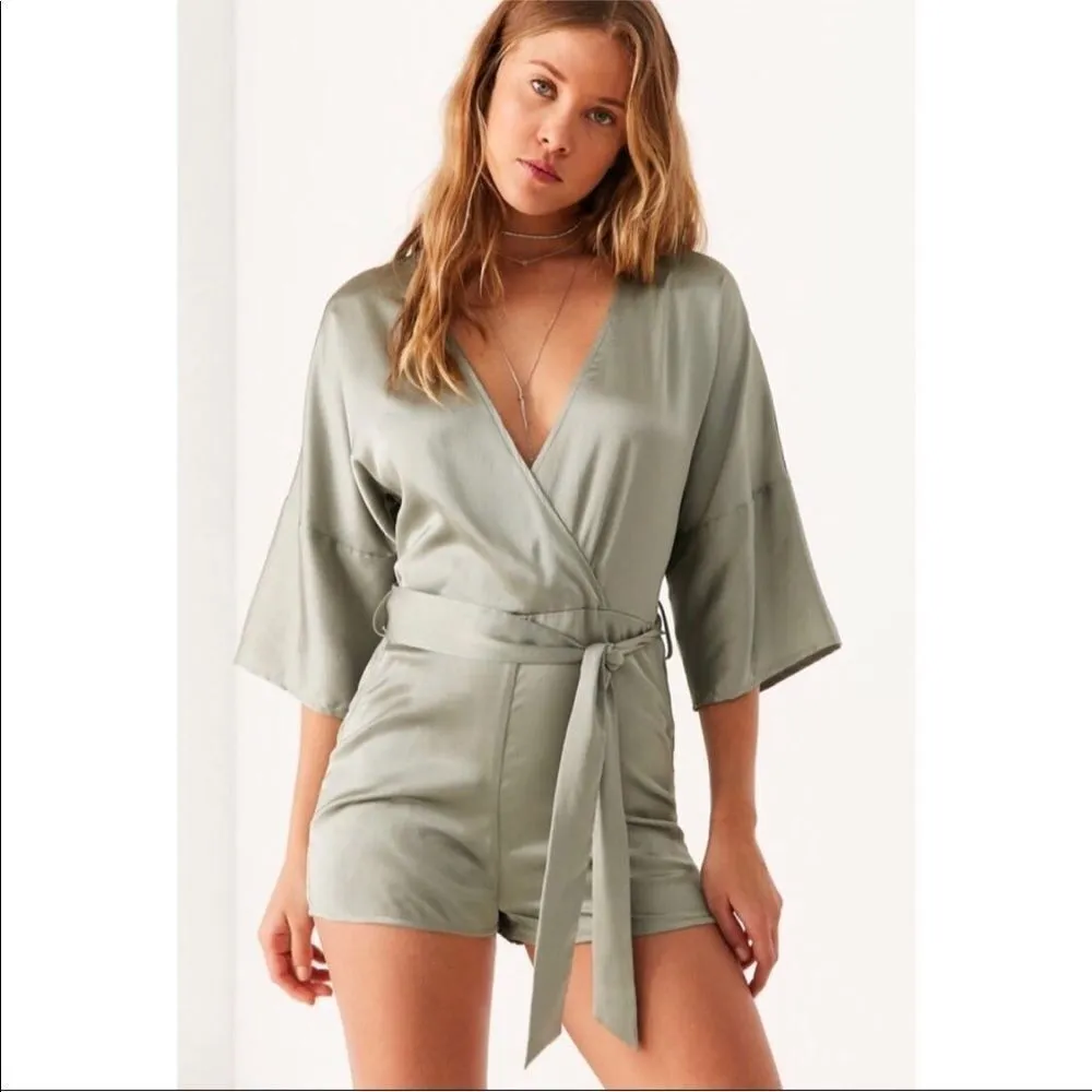 Six‎ Crisp Days Shorts Romper Size M - Image 3