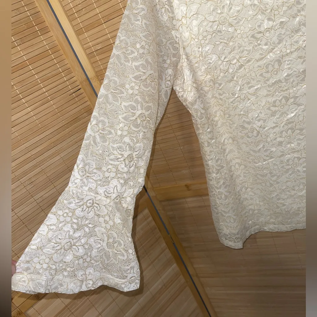 Isaac Mizrahi Live cream lace overlay blouse bell sleeves top NWT woman’s Large - Image 2
