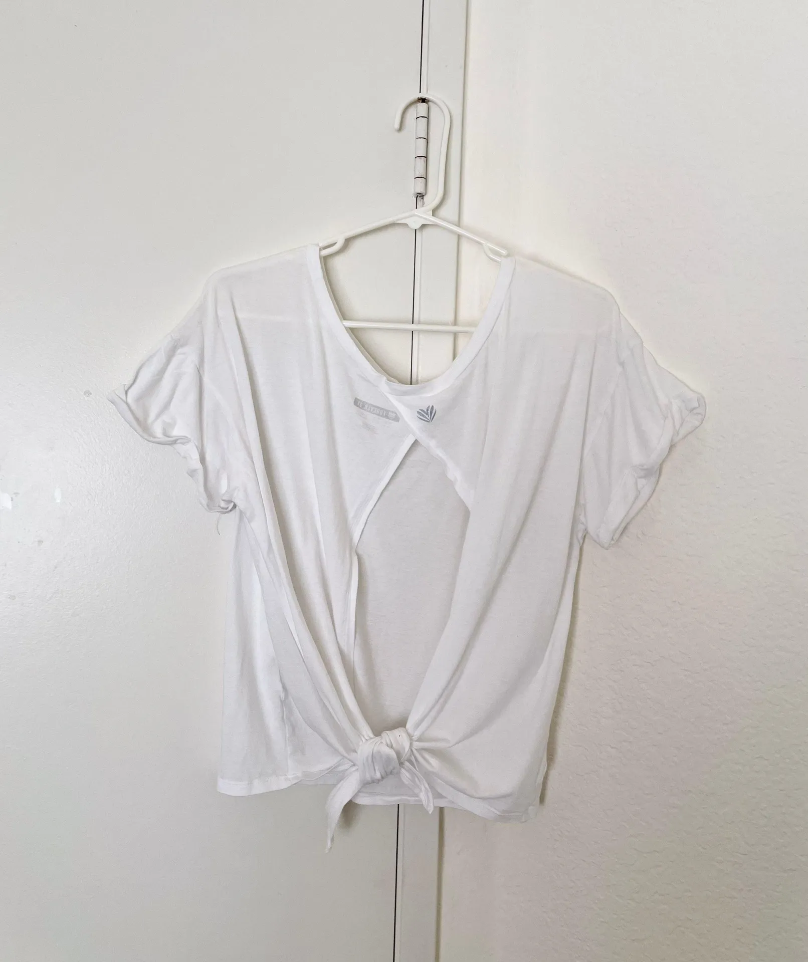 white tie back white work out tee S - Image 4